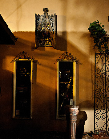 "Color, Doors, Objects, Scenery, Windows, Architecture, Automobiles, Artifacts"