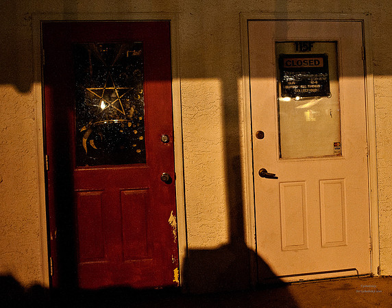 "Color, Doors, Objects, Scenery, Windows, Architecture, Automobiles, Artifacts"