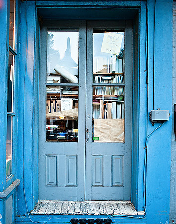 "Color, Doors, Objects, Scenery, Windows, Architecture, Automobiles, Artifacts"