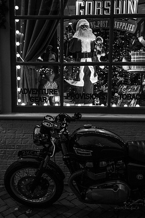 street photography, people, B&W, street scenes