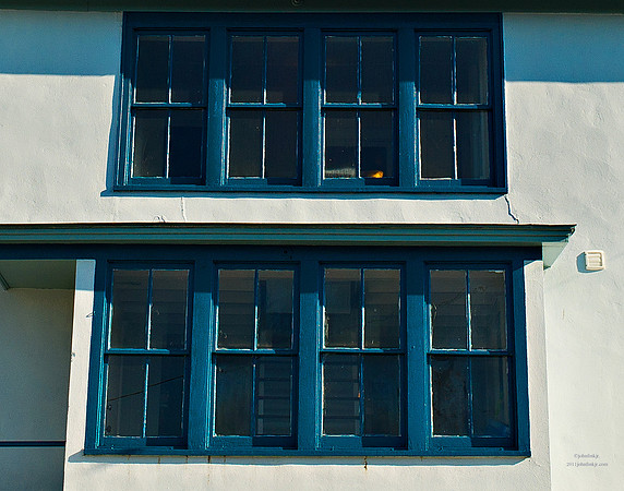 "Color, Doors, Objects, Scenery, Windows, Architecture, Automobiles, Artifacts"