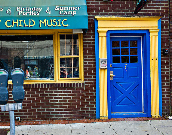 "Color, Doors, Objects, Scenery, Windows, Architecture, Automobiles, Artifacts"