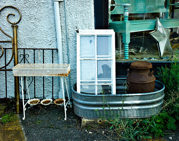 "Color, Doors, Objects, Scenery, Windows, Architecture, Automobiles, Artifacts"