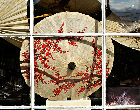 "Color, Doors, Objects, Scenery, Windows, Architecture, Automobiles, Artifacts"