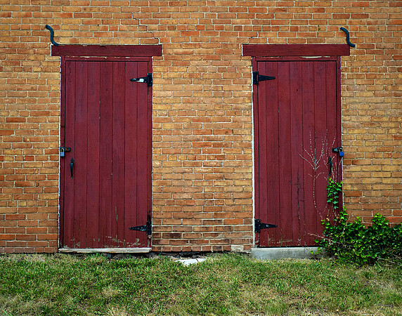 "Color, Doors, Objects, Scenery, Windows, Architecture, Automobiles, Artifacts"