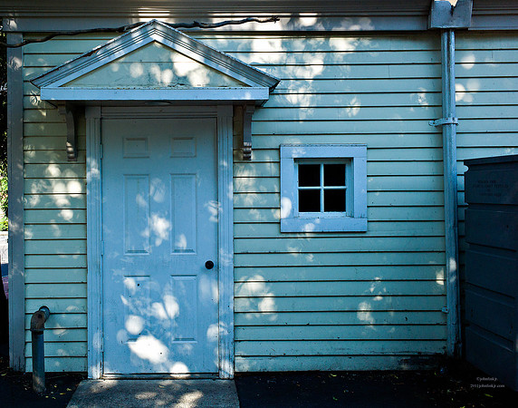 "Color, Doors, Objects, Scenery, Windows, Architecture, Automobiles, Artifacts"