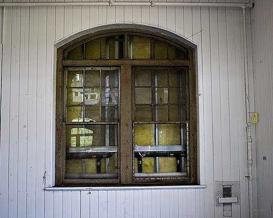 "Color, Doors, Objects, Scenery, Windows, Architecture, Automobiles, Artifacts"