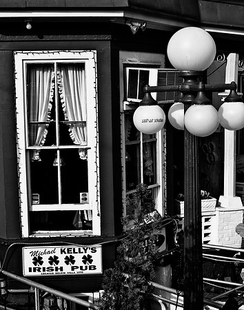 "Color, Doors, Objects, Scenery, Windows, Architecture, Automobiles, Artifacts"